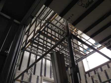 20150602-hiyoshi-018 3階から4階を見上げる　メゾネットになります.JPG